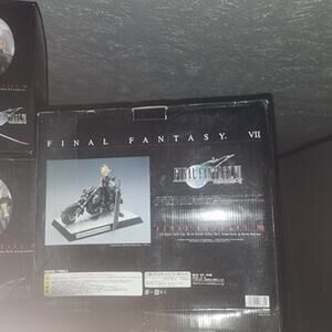 Final Fantasy VII Statues